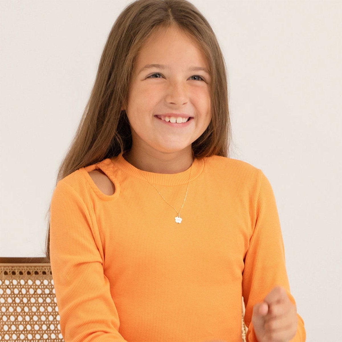 Children's Flower Engraved Name Necklace - Glaxias
