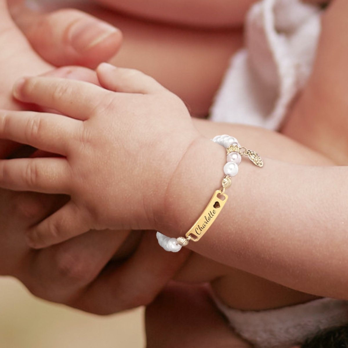Personalized Baby Name and Birthflower Pearl Bracelet - Glaxias